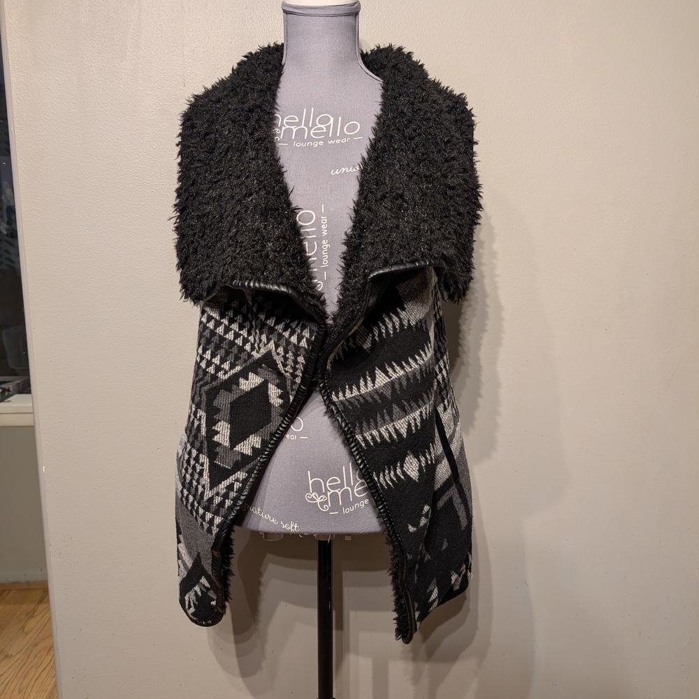 Me Jane Aztec Southwest Sherpa Wool Vest Gray Black Open Front Small